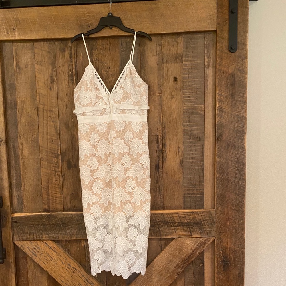 New with tags gorgeous white lace dress